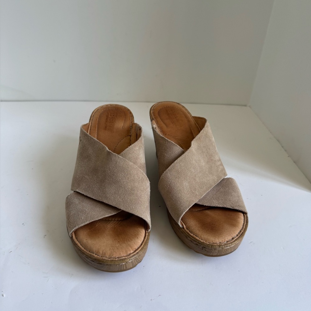 Born® Nora Handcrafted Suede Wedge Sandal Size 8 - Picture 11 of 16